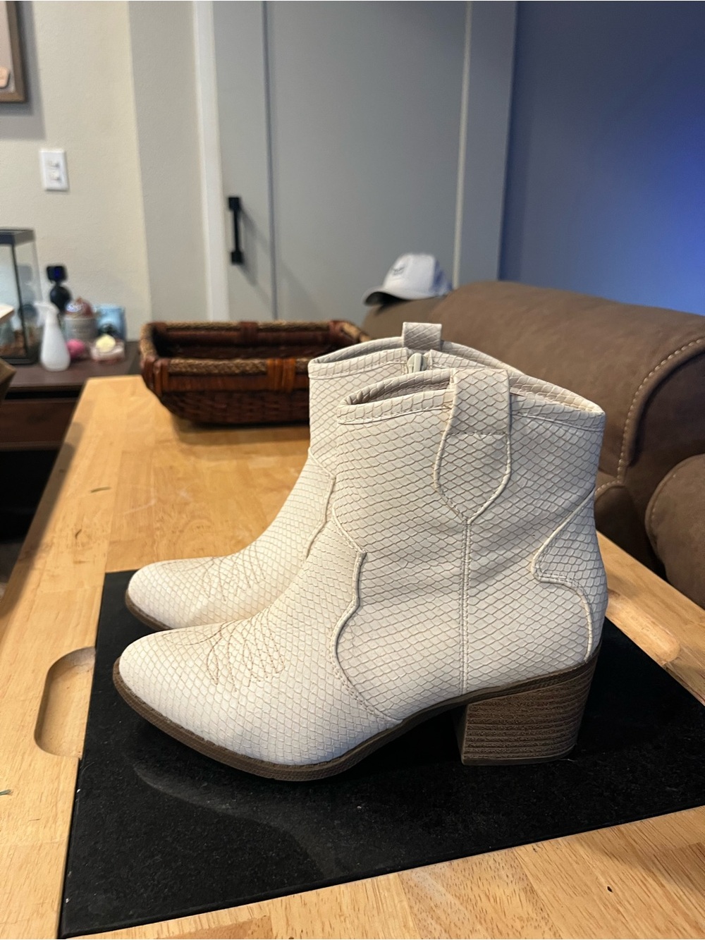 Women's Textured White Ankle Booties Western-Inspired 7.5